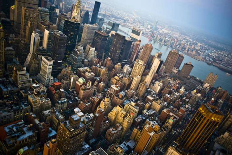 指望一场疫情压垮美国？快别一厢情愿了